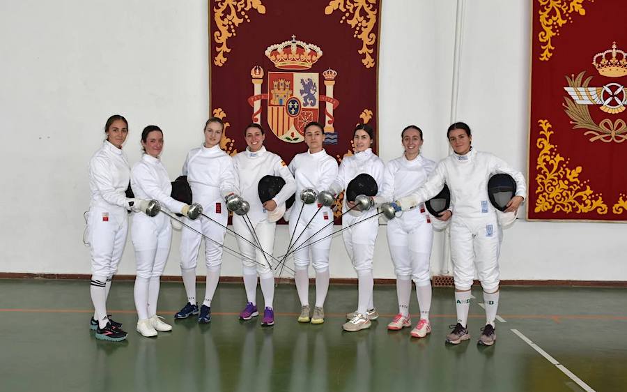 La Princesa Leonor con su equipo de esgrima de la Academia Militar de Zaragoza