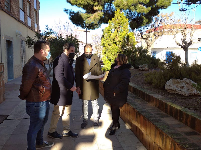El alcalde y concejales visitan el parque de Los Narejos a remodelar