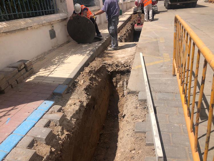 Obras de renovación del saneamiento en el entorno de la base de Los Alcázares