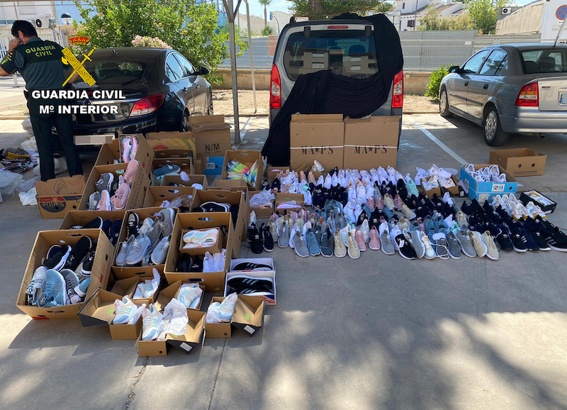 El lote de productos falsificados en el mercadillo de San Javier