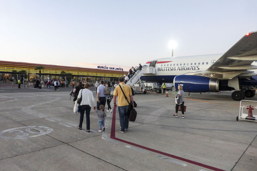 El aeropuerto de San Javier recibe pasajeros europeos durante todo el año