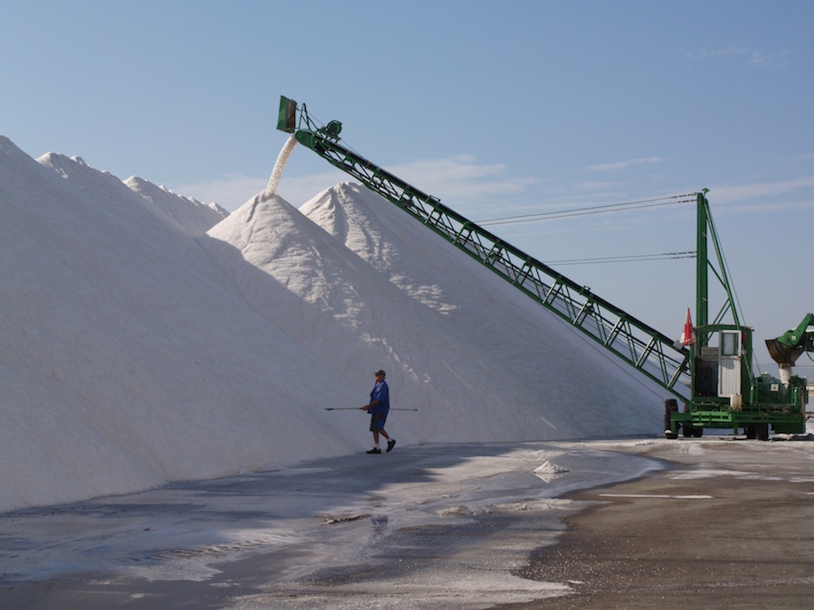 Montañas de sal para el proceso de secado