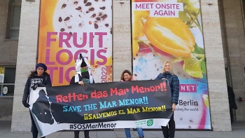 Ecologistas protestan en Berlín por el deterioro del Mar Menor
