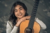La guitarrista tailandesa Kanjana Kaewjai